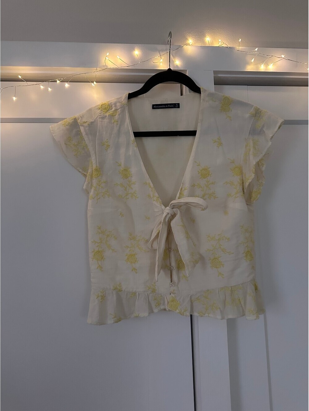 Abercrombie & Fitch Women's White and Yellow Floral Tie-Front Crop Top